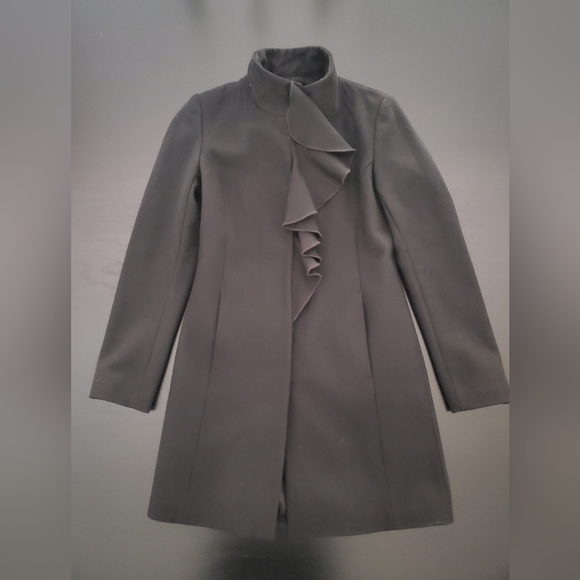 Tahari black ruffle front coat size XS EUC - Picture 2 of 2